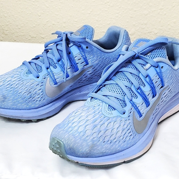 Nike Women's Zoom Winflo 5 - Gorgeous Light Blue Running Shoes - Size 7 - Picture 1 of 6